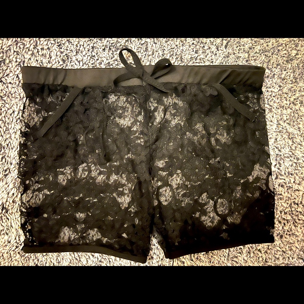 Black lace shorts XS